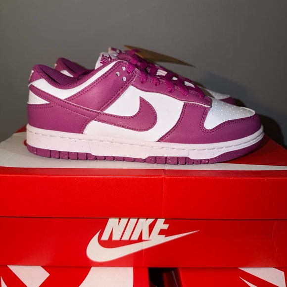 Nike Dunk Low Women’s - Picture 1 of 8